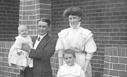 , Donald Esplin with family at their Wollstonecraft house 'Illaroo' shortly after it was completed in 1911. Courtesy Robert Irving