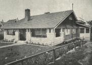 , A bungalow designed by Esplin for AJC Lenehan in Cremorne from <i>Building</i> 11 September 1915. Stanton Library